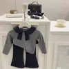 Conjunto de dos piezas para niña: top a rayas con cuello Peter Pan y pantalones acampanados, nuevo estilo casual para primavera/otoño 2026, atuendo infantil