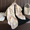 Novo Lenço Quadrado Rouyun 90cm Estilo Europeu e Americano com Letras e Flores em Sarja para Mulheres, Versátil, Xale, Lenço Imitação de Seda
