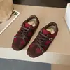 Tênis de treinamento alemão da moda para mulheres, com cadarço em blocos de cor, estilo europeu, sola fina, que aumenta a altura, sapatos casuais de outono, modelo novo