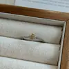 Anillo de Estilo Nuevo, Moda Simple Europea y Americana, Diseño de Enrollado de Latón, Incrustado de Cristal, Elegante Estilo para Viajar al Trabajo, Anillo de Gama Alta para Mujer