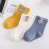 Meias de Patch para Crianças Outono e Inverno, Meias de Bebê de Desenho Animado de Espessura Média para Meninos e Meninas, Meias Curtas para Bebês no Atacado, Algodão Liso de Dinossauro