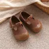 Sapatos retrô de couro para meninas 2026 primavera e outono novos sapatos clássicos estilo britânico de princesa com velcro, sapatos de solteiro únicos e modernos