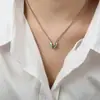 Estilo coreano nicho estilo frío geométrico casual todo-partido joyería diseño de colgante brillante en forma de V collar chapado en oro de acero de titanio