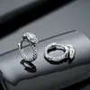 Brincos de Argola Cruzados de Zircônia Transfronteiriços para Homens, Brincos de Argola Lisos, Presilhas de Orelha de Raio, Pingentes de Orelha, Acessórios de Orelha para Mulheres, Amostra de Live do TikTok