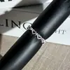 Anillo Simple de Encaje con Pequeños Diamantes Color Plata-Blanco Estilo Coreano Versátil para Uso Diario para Mujeres Moda Nicho Personalidad de Alta Gama Tendencia