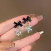 Brincos de Botão Moda Preto Vermelho Laço Floco de Neve Luxo Leve Elegante Nicho Simples Celebridade da Internet Design Avançado