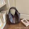 Bolsa tote casual retrô de grande capacidade para mulheres, com um novo design moderno com textura de pedra, simples e elegante, perfeita como bolsa de ombro ou de axila.