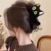 Presilha de cabelo estilo vintage que não danifica os fios, na cor café com toque de luxo, presilha de tubarão de pelúcia, acessório de cabelo fofo e doce para penteados presos.