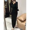 Vestido largo plisado de color liso con cuello en V y manga larga de estilo francés transfronterizo para mujer, otoño, ajuste ceñido a la cintura, abertura, vestido largo