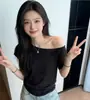 Top de punto casual y moderno con borde enrollado, cuello diagonal y manga corta para mujer, nuevo estilo de verano 2026, top muy atractivo y favorecedor
