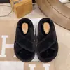 Pantuflas peludas casuales y versátiles de estilo coreano para mujer, adecuadas para usar en exteriores, nueva colección otoño/invierno 2026, suela gruesa, diseño de tira cruzada, cálidas y cómodas, estilo slip-on