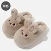 Pantufas de algodão fofas para mulheres, para uso interno em casa no inverno, com suporte para o calcanhar e solas antiderrapantes, disponíveis para atacado, macias e fofas, perfeitas para usar em casa