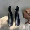 Botas de tornozelo quadradas retrô com aumento interno de altura em pele de ovelha para mulheres, novo estilo outono/inverno, couro macio, sola plana, botas de ajuste justo com zíper lateral, botas Martin
