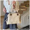 Bolso de mano tipo tote retro de gran capacidad para otoño e invierno 2026 nuevo y moderno, fresco, con remaches, bolso de mano y bolso de hombro versátil