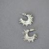 Aretes geométricos creativos de moda europea y americana semicírculo en forma de C aretes de brillo solar estilo retro punk nuevos aretes de tendencia