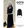 Conjunto de sudadera con capucha y falda corta para mujer, top entallado para principios de otoño, estilo coreano, atuendo extremadamente elegante