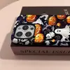 Funda de teléfono de dibujos animados Apple 18PM con tema peculiar y divertido, funda de película de doble capa para iPhone 17, venta de Halloween por tiempo limitado