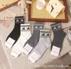 Calcetines de Longitud Media Kaisen Otoño e Invierno Nuevos para Mujer Estilo Coreano Rayas Verticales Gris Moda Retro Versátiles Calcetines Holgados