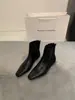 Botas Femininas de Cano Curto Quadradas Retro Francesas com Salto Bloco 2026 Outono/Inverno Novo Estilo Couro Fosco com Zíper Traseiro Emagrecimento