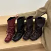 Botines bajos planos cuadrados retro versátiles en color café para mujer, nuevo estilo verano 2026, adecuados para combinar con faldas, botines western plisados apilados