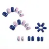 Unhas postiças de cor sólida azul Klein, quadradas curtas azul royal com base nude, cores contrastantes azul e branco, unhas postiças simples e estilosas