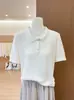 Camisa de malha com gola vazada de manga curta para mulheres, novo estilo de verão 2026, justa, top elegante com ombros retos, leve