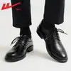 Sapatos de Couro HuiLi Masculinos Formais de Negócios Outono 2026 Casuais Sola Macia Estilo Britânico Preto Aumentadores de Altura Sapatos para Casamento Noivo