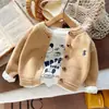 Conjunto de tres piezas de cárdigan de punto bordado versátil japonés para niños, conjunto de primavera, pantalones vaqueros para niños