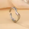 Anillo de Titanio para Mujer con Diseño de Ola de Moda Popular, Apertura Ajustable, Anillo Suelto de Acero de Titanio