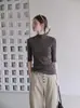 Camiseta de tricô feminina de verão, estilo francês, única e bonita, com corte justo, gola semi-alta e mangas de três quartos, com top interno fino