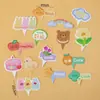 Estilo INS Coreano Lindo Decoración de Pastel Oso de Dibujos Animados Tarjeta de Feliz Cumpleaños Flor Sonriente Enchufe Vestir