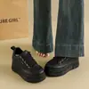 2026 Sapatos Brancos Femininos Outono Novo Estilo Versão Coreana Solado Grosso Estudante Ins Casual Esportivo Versátil Tênis de Skate Estilo de Rua ZG009