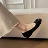 Zapatos planos para mujer de estilo francés con hebilla cuadrada, suela plana, para aumentar la altura, corte bajo, modelo nuevo 2026, punta cuadrada de suela blanda, zapatos pequeños de cuero de estilo elegante y suave
