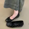Primeiro Encontro com os Sapatos Mary Jane de Aumento de Altura Estilo Francês para a Primavera de 2026, Apresentando Rebites Elegantes, Bico Quadrado e um Corte Baixo, Exalando uma Vibe Refinada