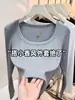 Camiseta Amarela de Gola Quadrada e Manga Longa para Mulheres, Estilosa e Elegante, Corte Curto Justo, Camisa Base para Usar por Baixo, Top Canelado Elástico, Tendência