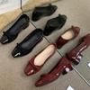 Sapatos Femininos Retro Versáteis de Calçar Bico Quadrado Baixo Couro Envernizado 2026 Novo Modelo Sapatos Elegantes para o Dia a Dia