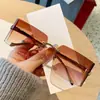 Gafas de sol para mujer transfronterizas, gafas sin montura de borde cortado, gafas metálicas de cabeza de leopardo de moda, gafas curvas de alta gama para mujer