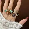 Anel Borboleta Esmaltado Retro Europeu e Americano para Mulheres Ins Pequena Fragrância Colorido Fruta Diamante Animal Anel de Luxo Acessível