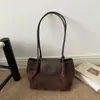 Colección Otoño 2026: Bolso tote de gamuza moderno, minimalista y elegante con un aspecto de alta gama, gran capacidad y diseño versátil para llevar al hombro o en la mano