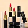 Suministro caliente ese excelente labial ligero hidratante que hidrata fácil de colorear no fácil de pegar en la taza labial estilo estudio con el mismo estilo
