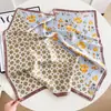 Lenço Floral Estilo Francês, Novo Lenço Azul Semelhante à Seda, Lenço Quadrado Pequeno de 70cm, Lenço de Pescoço para Primavera e Outono, Laço de Cabelo, Lenço Decorativo para Cabeça para Mulheres