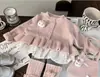 Conjunto de Outono para Meninas 2025 Novo Estilo Coreano Suéter Patchwork para Bebê Cardigã Tricotado Leggings Conjunto de Duas Peças Tendência