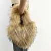 Bolso de Mano Pequeño de Piel Sintética de Mapache, Bolso de Piel Elegante de Gama Alta, Nuevo Modelo 2023 Bolso con Forma de Corazón, Bolso de Felpa Ecológico de Gama Alta