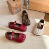 Sapatos Pequenos de Couro Estilo Francês Ins 2026 Nova Coleção Primavera e Outono Versão Coreana Sapatos Princesa Plissados para Meninas com Fivela Sapatos Mary Jane
