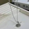 Colar de Saturno Tridimensional de Tamanho Médio para Mulheres, Design de Nicho, Moda de Alto Padrão, Corrente para Clavícula de Planeta Versátil para Celebridades da Internet, Tendência