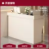 Mostrador de bar de restaurante, caja registradora, tienda pequeña simple y moderna de ropa, tienda de conveniencia, recepción de empresa, mesa de caja de catering