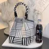 251 Modelos de Bolsas Quadradas Pequenas Populares Transfronteiriças, Bolsas de Lanche de Tricô Portáteis de Grande Capacidade para o Trabalho, Deslocamento e Sacolas de Presente