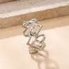 Anillo abierto de acero inoxidable de venta caliente transfronteriza de acero de titanio no descolorante joyería de mano simple anillo de amor hueco por presión de aceite fábrica