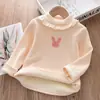 Camiseta de invierno para niña, elegante y moderna versión coreana para bebé, con encaje, cuello alto, dibujos animados, forro polar y base gruesa.
