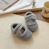 Zapatos peludos para niñas coreanas con forro polar 2025 Nuevos de invierno para bebé cálidos casuales Zapatos de algodón con velcro para niños Tendencia